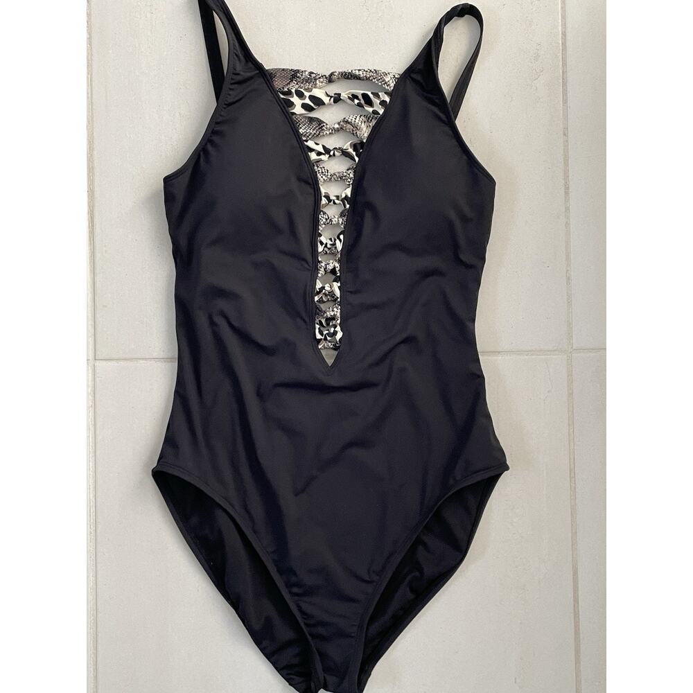 Bleu Rod Beattie Swim One Piece Swimsuit Skin Game Knotted Summer Pool